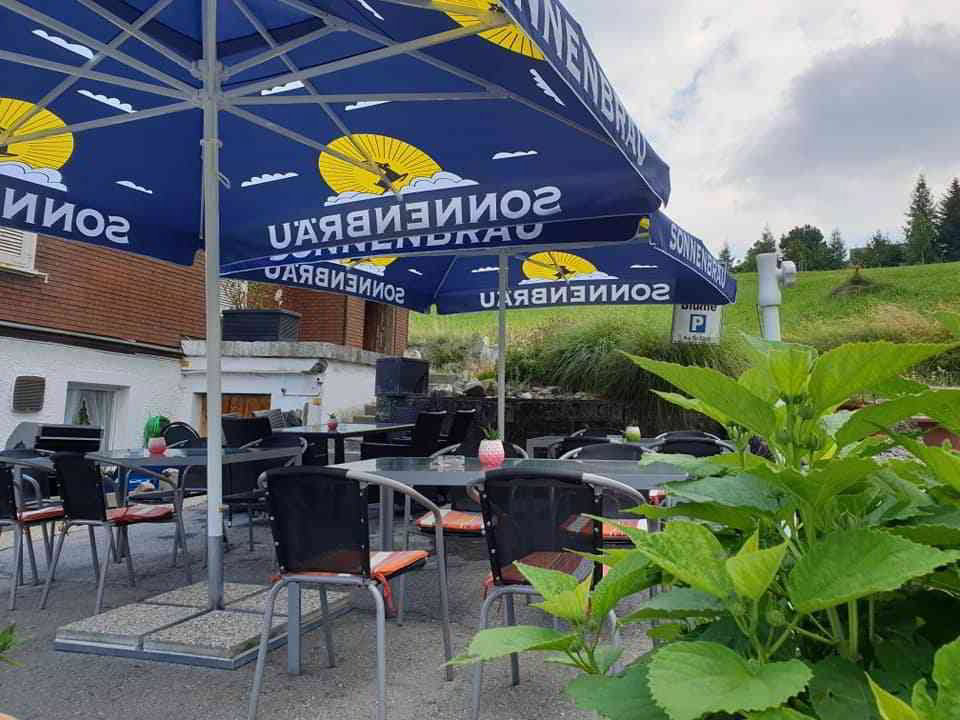 Restaurant an gut befahrener Strasse - Ansicht 2