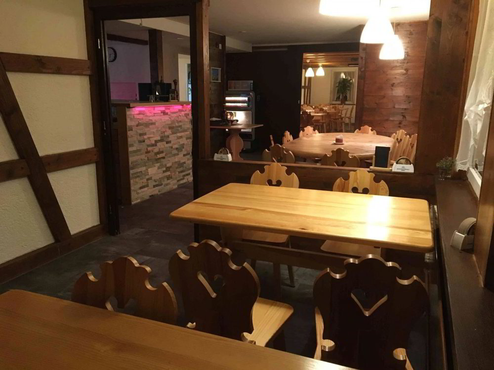 Restaurant an gut befahrener Strasse - Ansicht 4