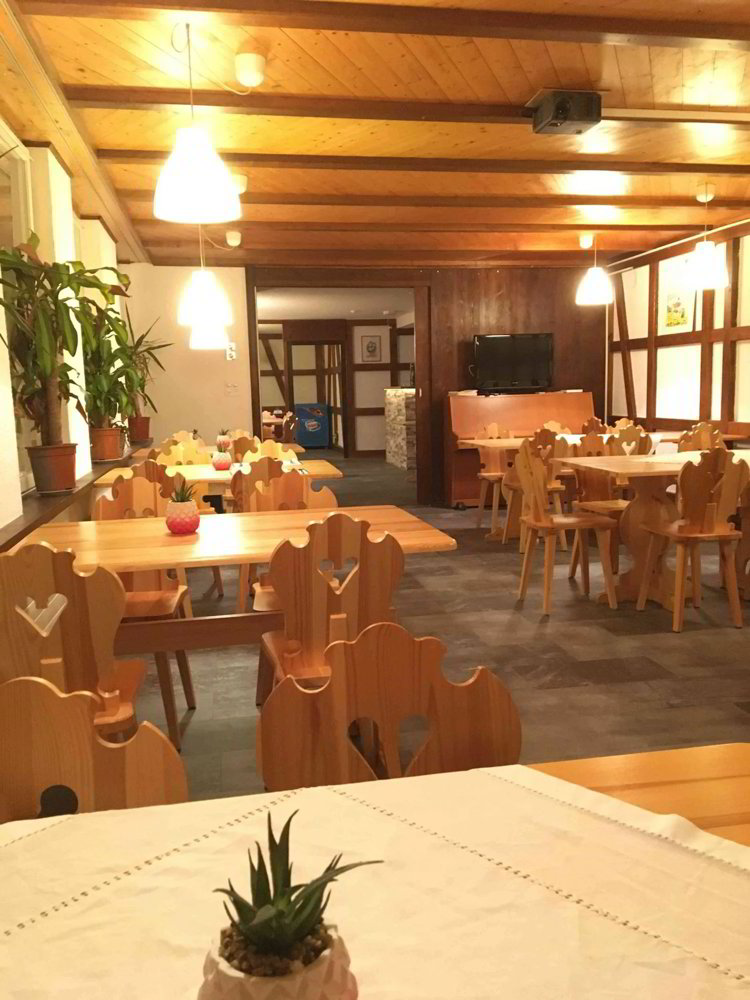 Restaurant an gut befahrener Strasse - Ansicht 5
