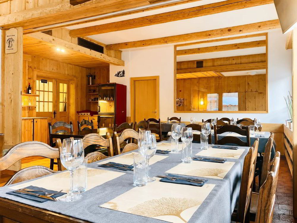 Établissement mixte avec partie hôtelière, restauration et appartement indépendant à Bourg-St-Pierre - Ansicht 2