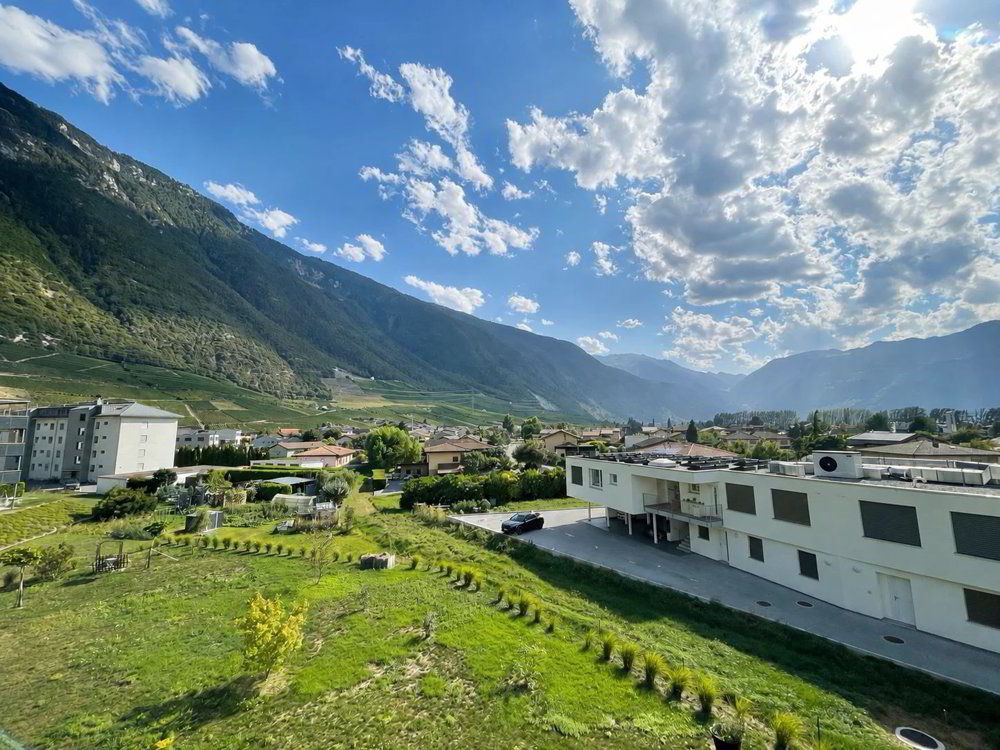 4 rooms Apartment to buy in Charrat - image 1/8