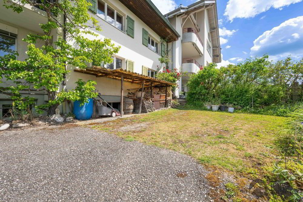 Casa di 8 locali in vendita a Oftringen - immagine 1/12
