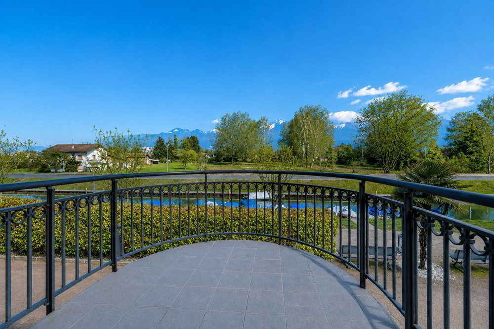 6 rooms House to buy in Bouveret - image 1/13
