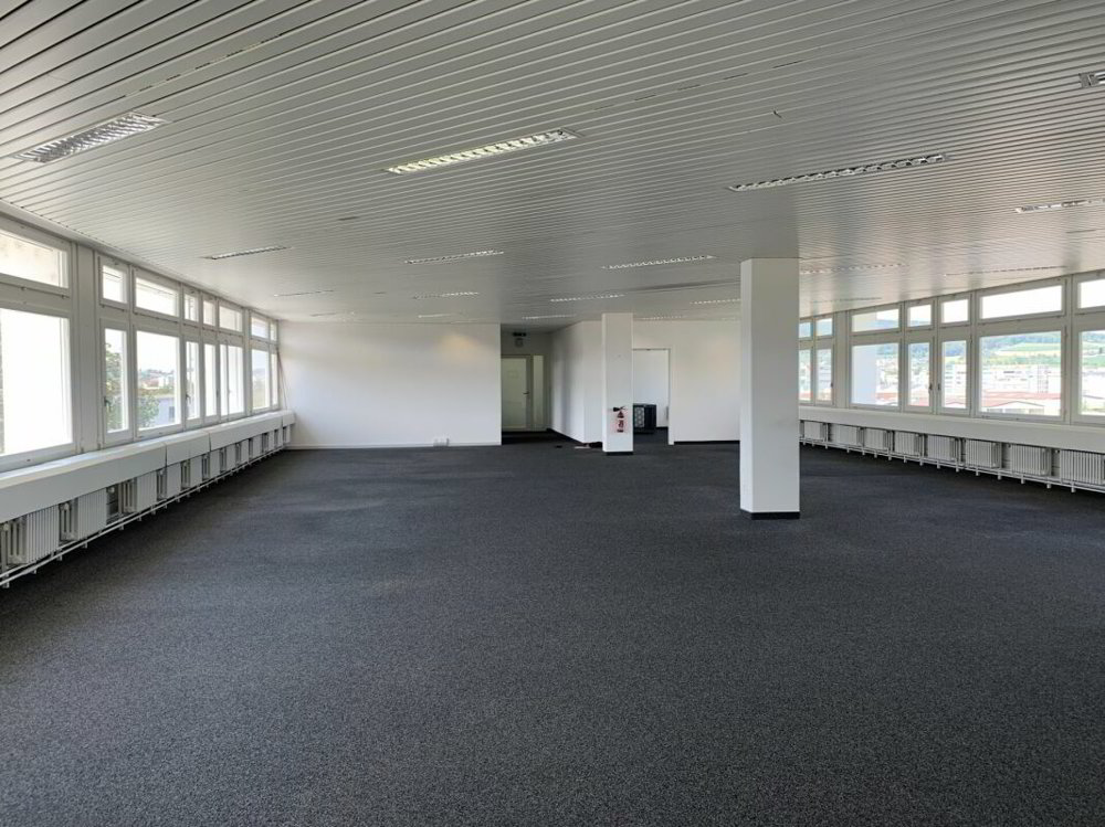 null rooms Office & Commercial for rent in Regensdorf - image 1/3