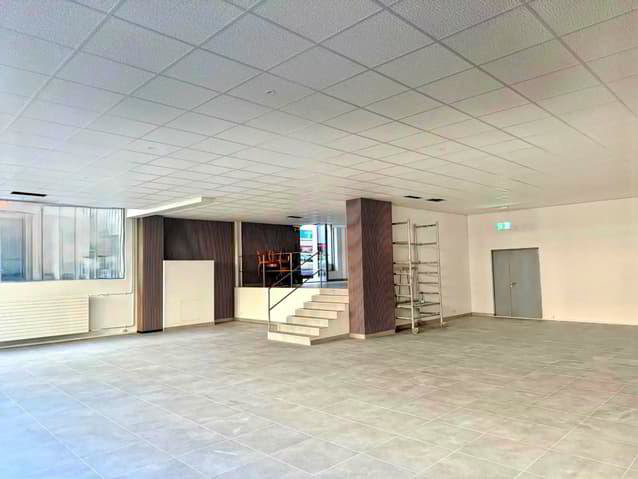 2 rooms Office & Commercial to buy in Genève - image 1/5