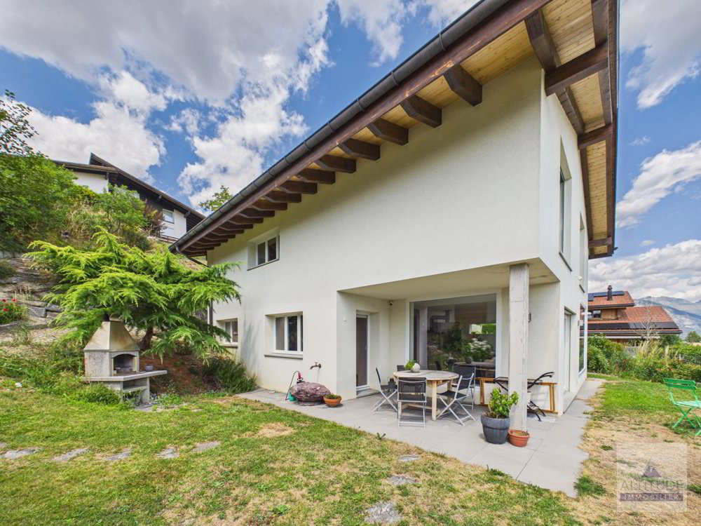 6 rooms Apartment to buy in Loc - image 1/13