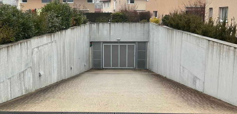 null Zimmer Parkplatz, Garage zu vermieten in Areuse - Bild 1/2