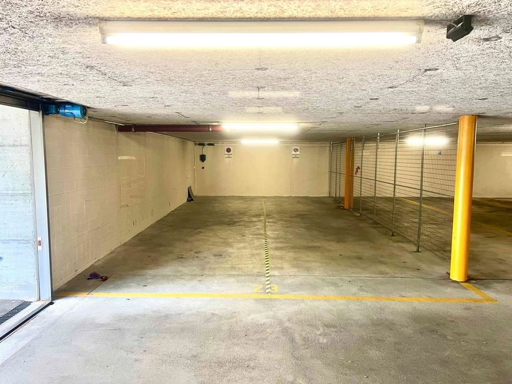 null rooms Car park, garage for rent in Zürich - image 1/1