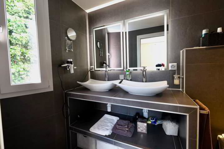 7 rooms House for rent in La Conversion - image 1/12