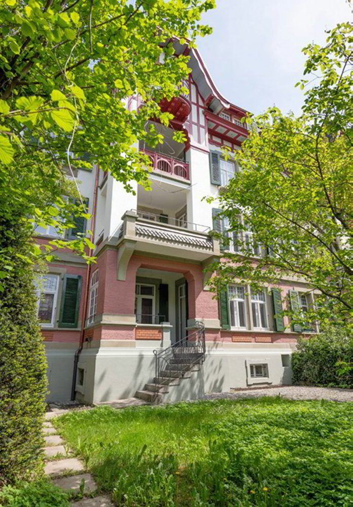 Luxuriös wohnen im kernsanierten Jugendstilhaus