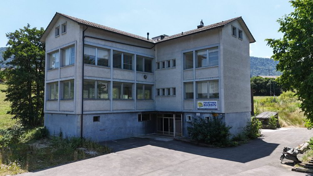 À vendre à Reconvilier immeuble artisanal de 1'045 m² à rénover