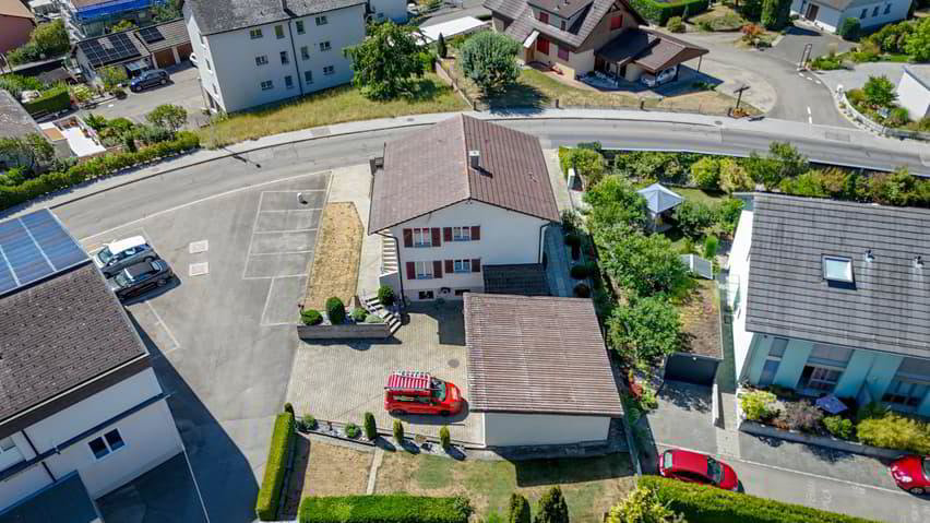 Casa di 8 locali in vendita a Wünnewil - immagine 1/10
