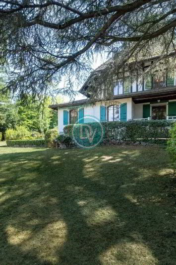 10 rooms House to buy in Collonge-Bellerive - image 1/13