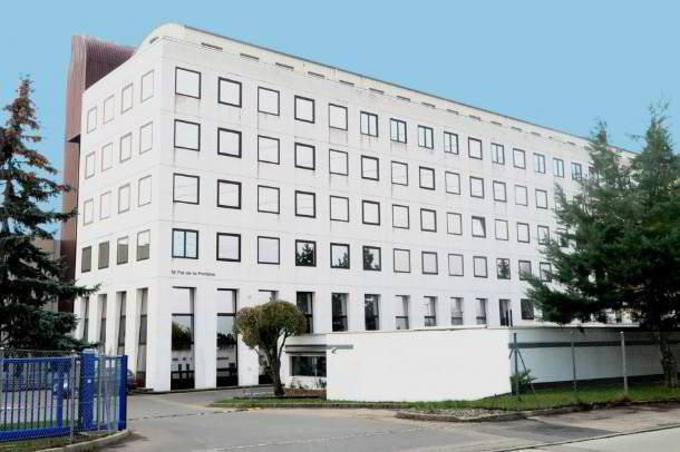 null rooms Office & Commercial for rent in Satigny - image 1/10