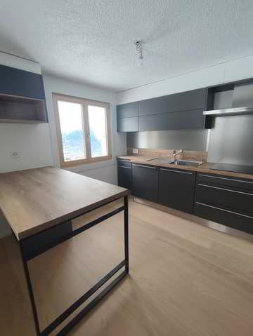 5 rooms Apartment to buy in Veysonnaz - image 1/11