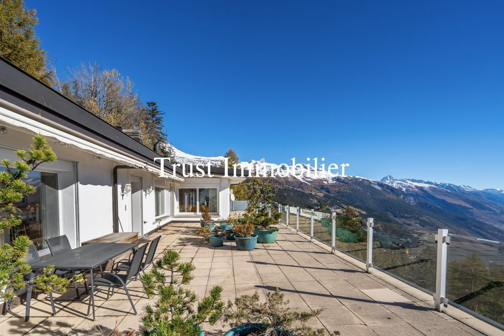 7 rooms Apartment to buy in Crans-Montana - image 1/13