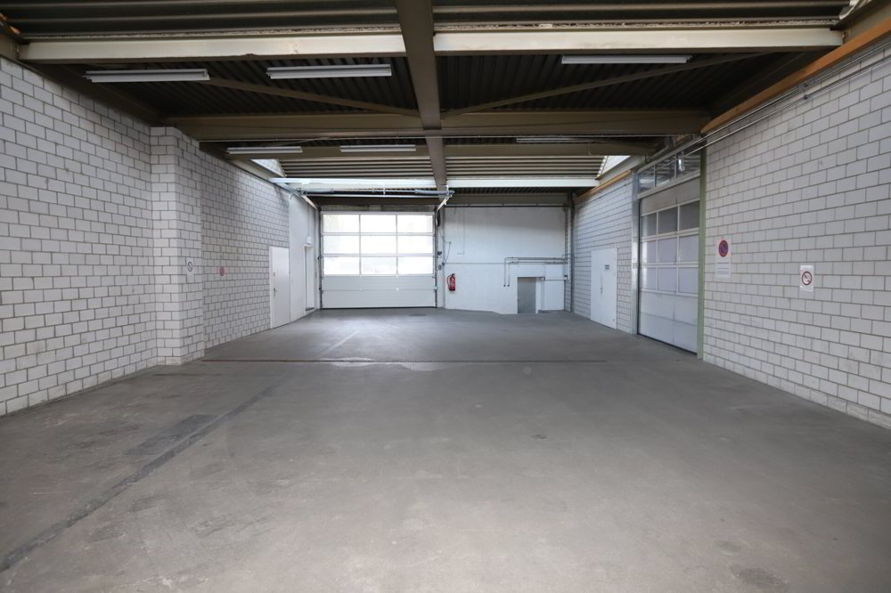 null rooms Office & Commercial for rent in Aadorf - image 1/14
