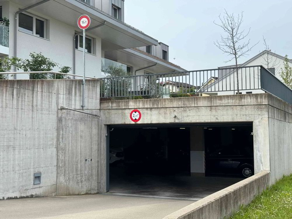 Place de parc intérieure spacieuse