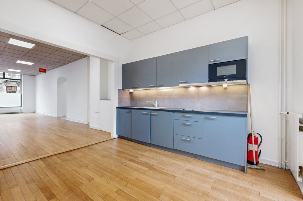 null rooms Office & Commercial for rent in Ginevra - image 1/8