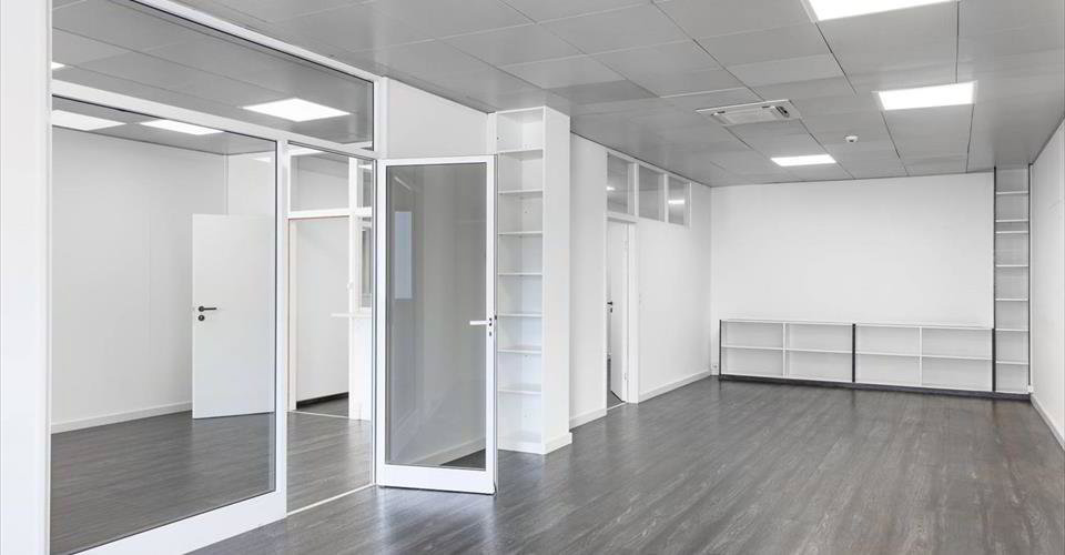 null rooms Office & Commercial for rent in Satigny - image 1/12