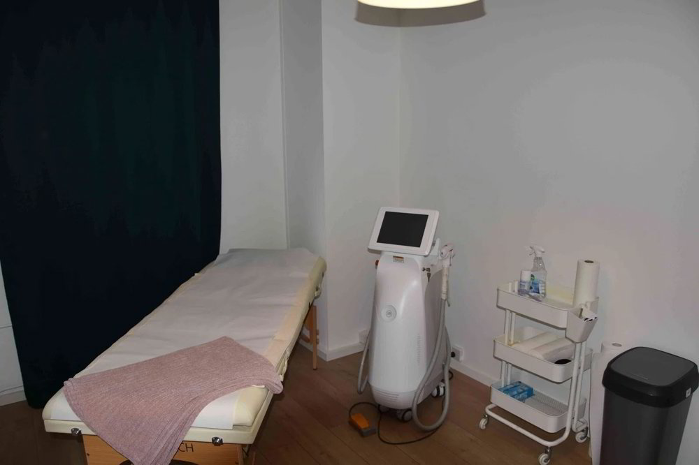 2.5 rooms Office & Commercial for rent in Zürich - image 1/5