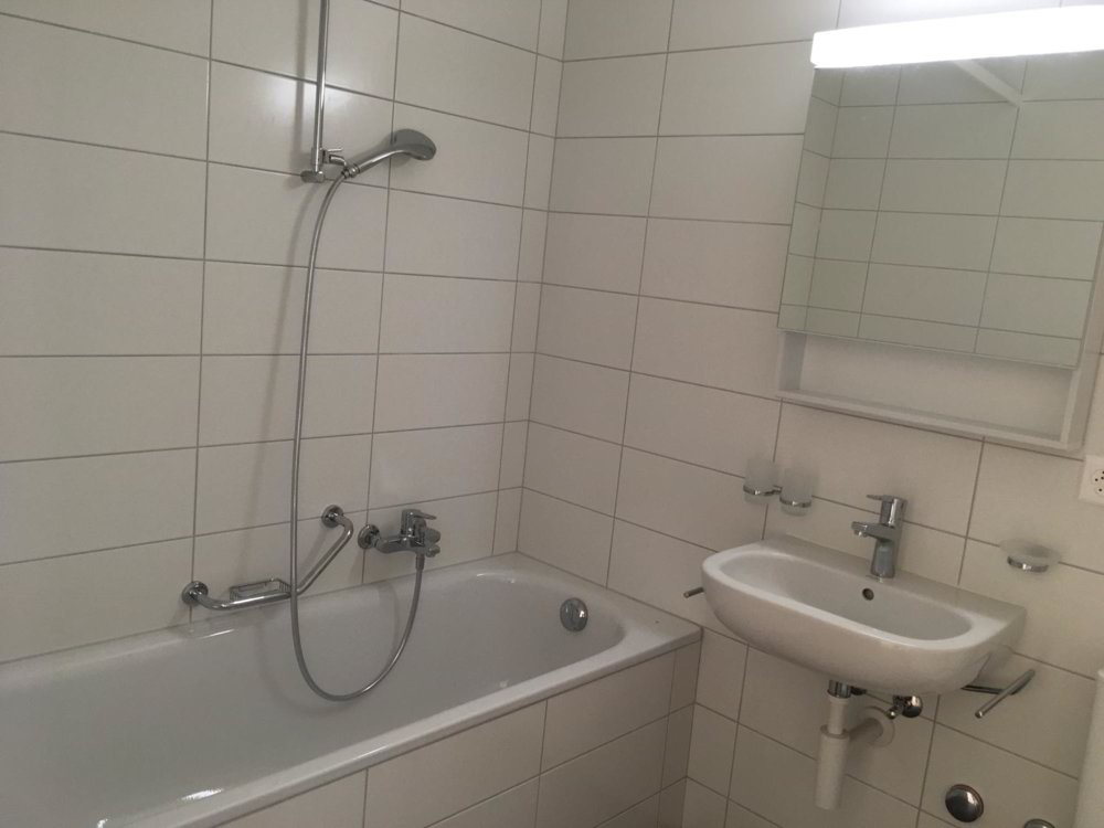 Appartement 4 pièces à louer à Peseux - image 1/8