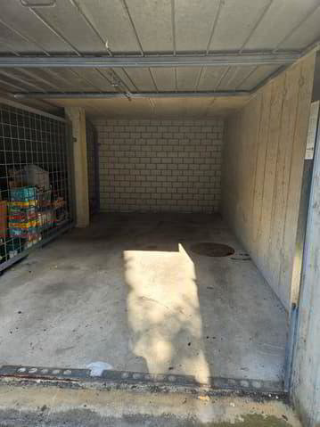 null rooms Car park, garage for rent in Glovelier - image 1/1