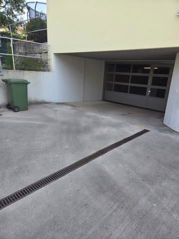 Parking, garage null pièces à louer à Colombier NE - image 1/2