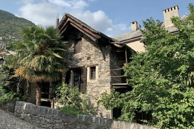 10 rooms House to buy in Gordola - image 1/1