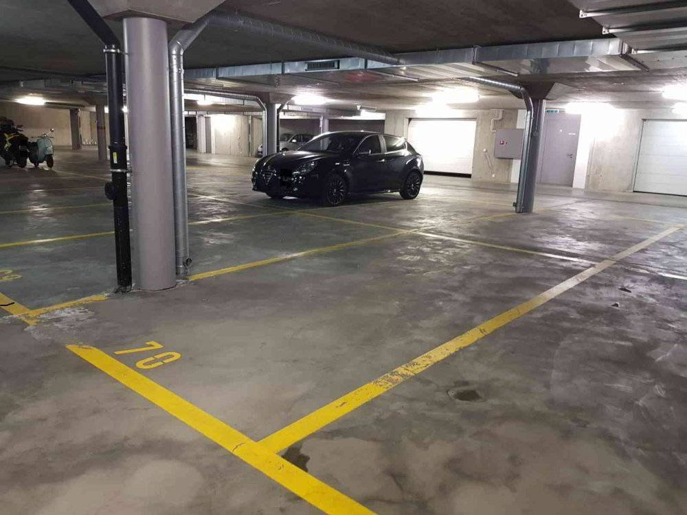 Parking, garage null pièces à louer à Sierre - image 1/2