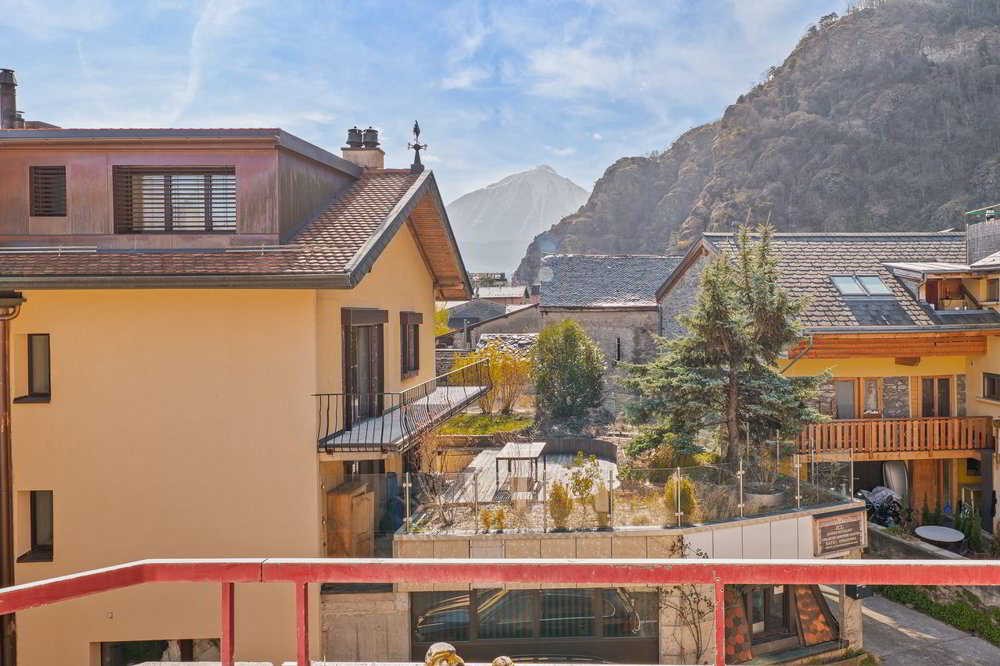 5 rooms Apartment to buy in Vernayaz - image 1/10