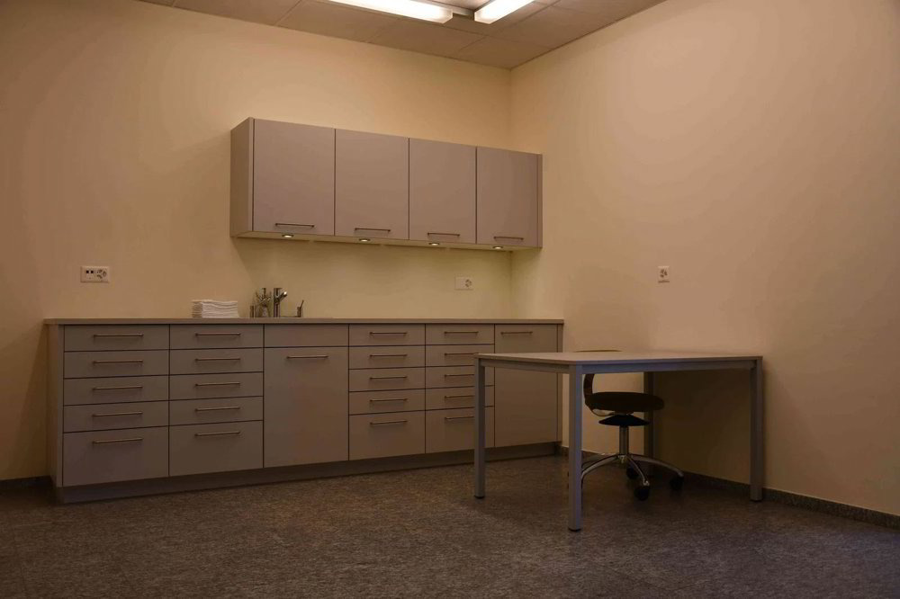1 Zimmer Büro zu vermieten in Linthal - Bild 1/3