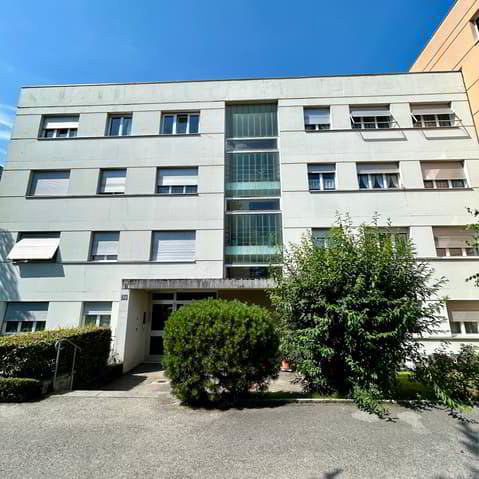 null rooms Car park, garage for rent in Renens VD - image 1/1