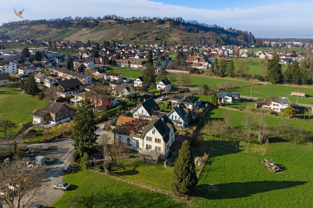 Aussergewöhnliches Einfamilienhaus (ehemaliges Kirchlein) an ruhiger Lage mit viel Entwicklungspotenzial (Mehrgenerationenhaus möglich) - Ansicht 3