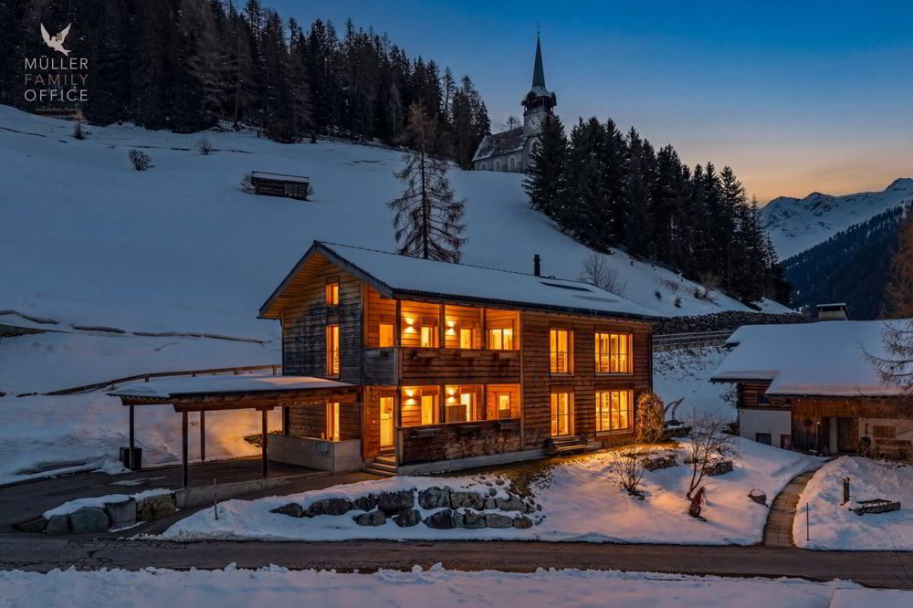 Stilvolles Holzhaus mit alpinem Charme und nachhaltigem Wohn- und Energiekonzept - Ansicht 2