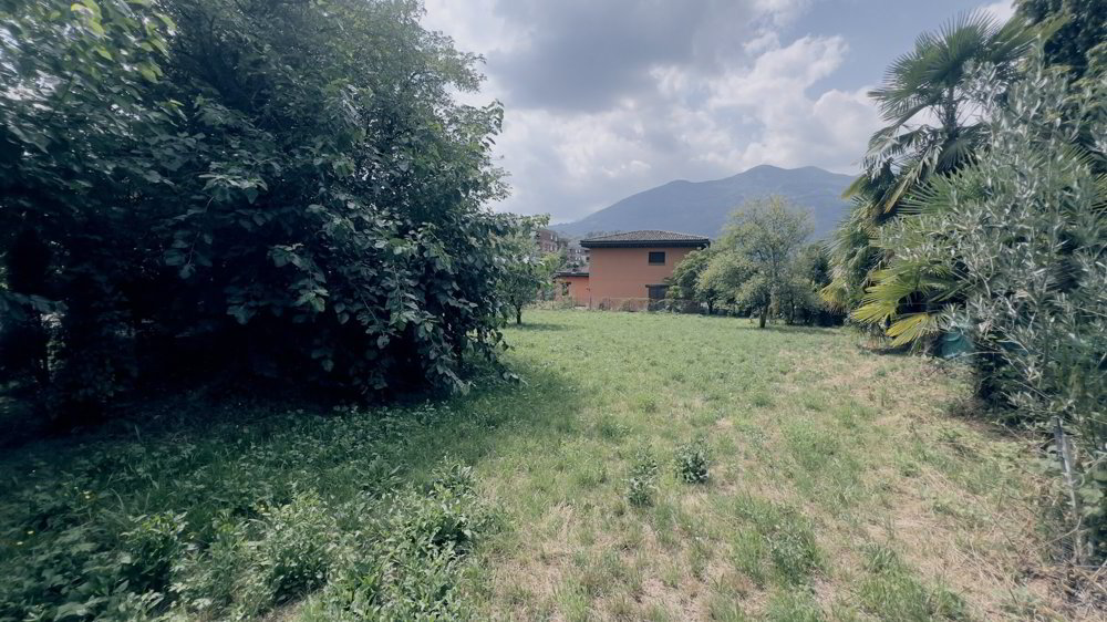 TERRENO CON LICENZA APPROVATA PER 4 VILLE A PONTE CAPRIASCA