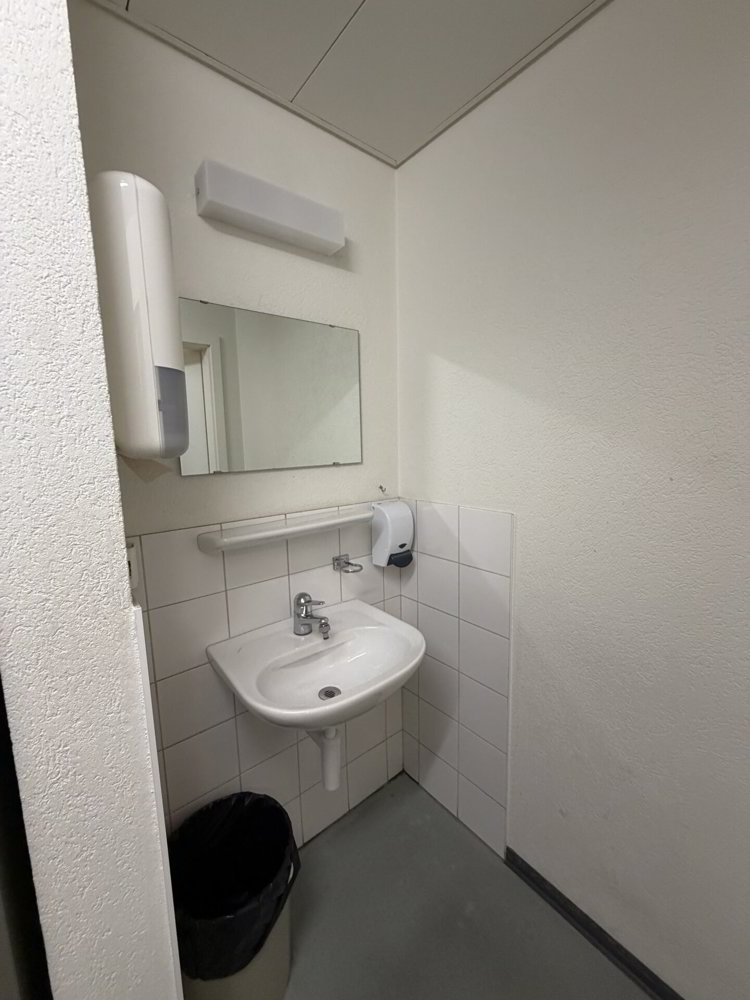 Ideal gelegene Verkaufsfläche und Büroräumlichkeiten - Ansicht 5
