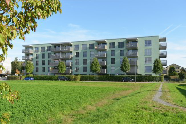null rooms Car park, garage for rent in Uster - image 1/1