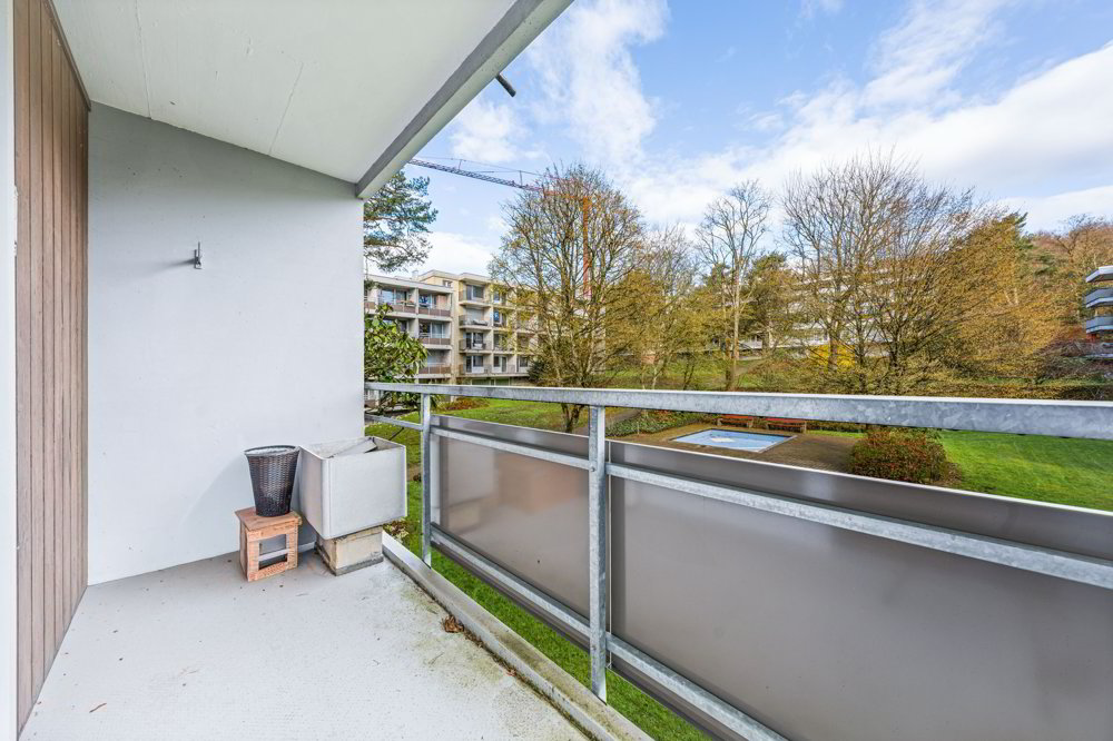 4 rooms Apartment to buy in Köniz - image 1/11