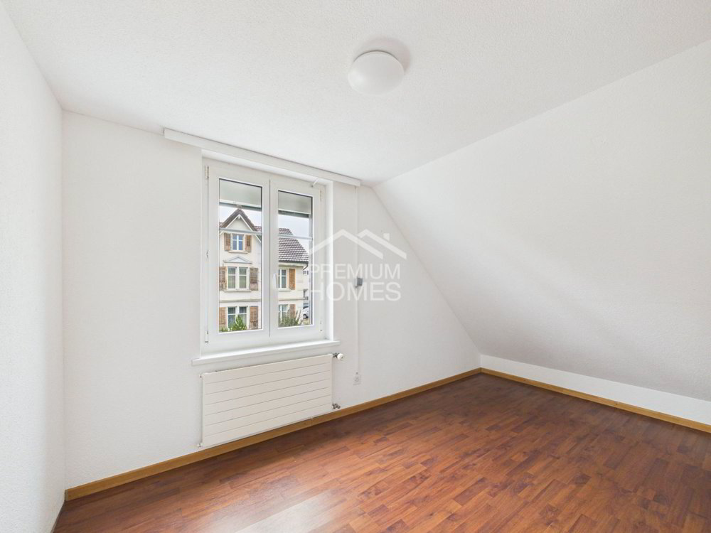 12 Zimmer Haus zum verkaufen in Sulgen - Bild 1/8
