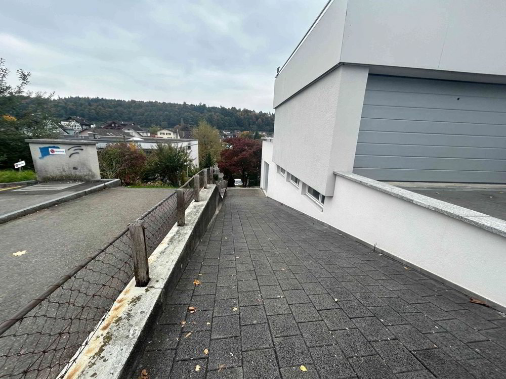 2 rooms Office & Commercial for rent in Ebikon - image 1/8