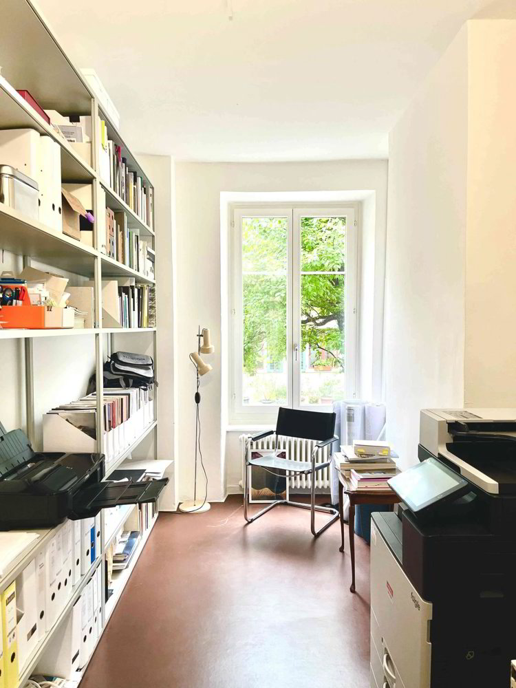 3 rooms Office & Commercial for rent in Zürich - image 1/4