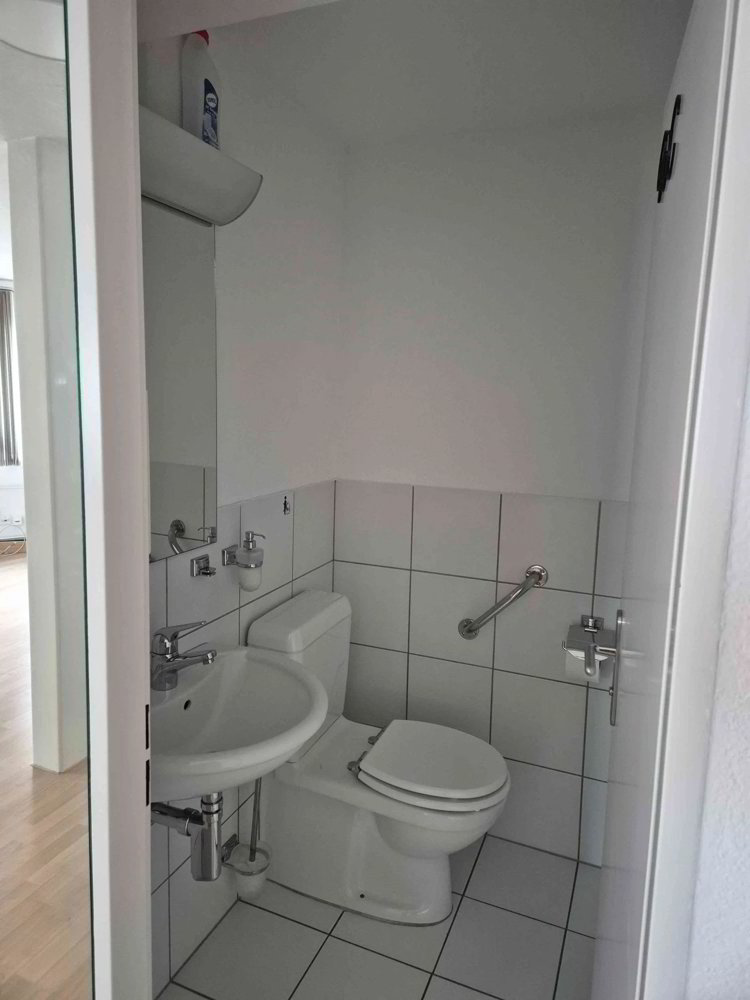 4 rooms Office & Commercial for rent in Davos Platz - image 1/7