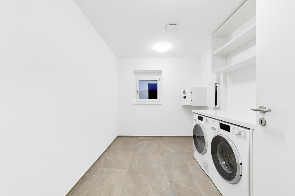 5 rooms Apartment to buy in Lutry - image 1/11