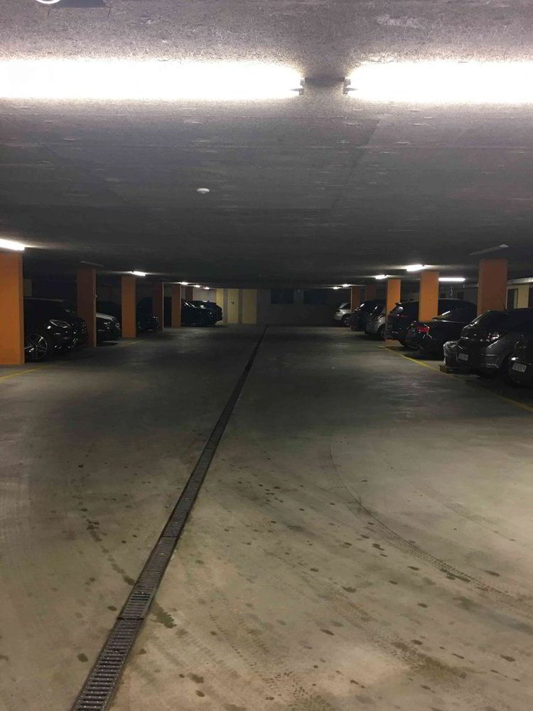 null rooms Car park, garage for rent in Glarus - image 1/4