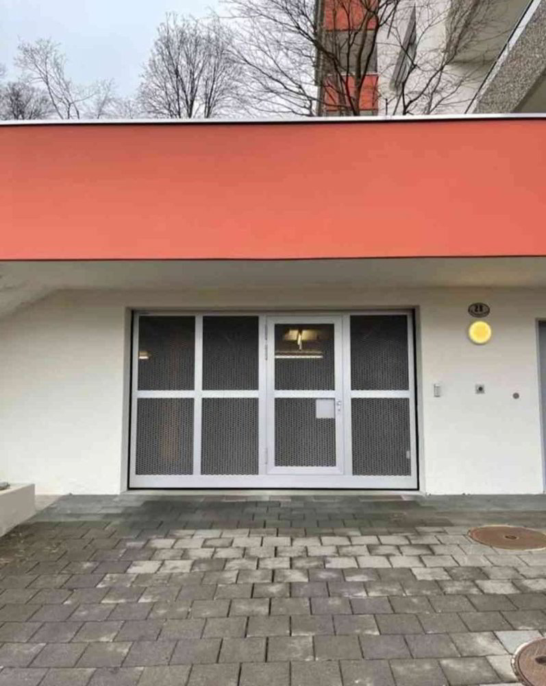 null rooms Car park, garage for rent in Lucerna - image 1/5