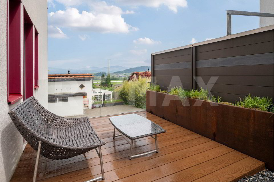 6.5 rooms House to buy in Galgenen - image 1/13