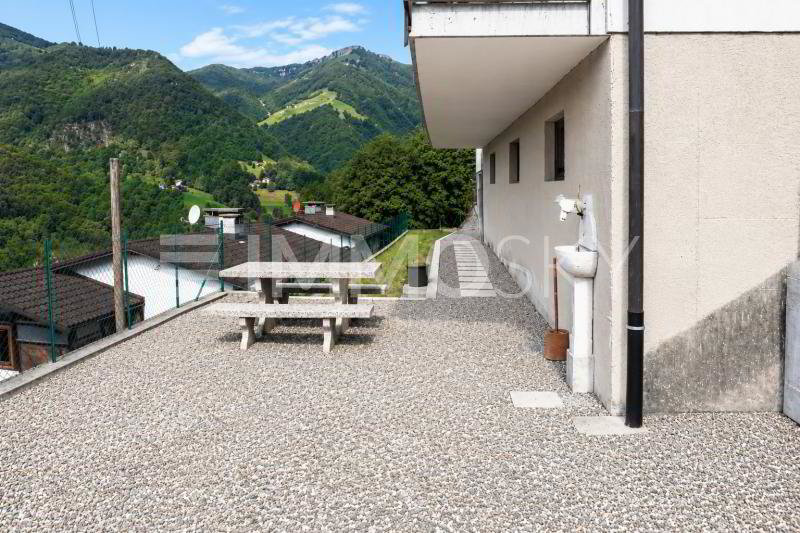 8.5 rooms Apartment to buy in Muggio - image 1/6