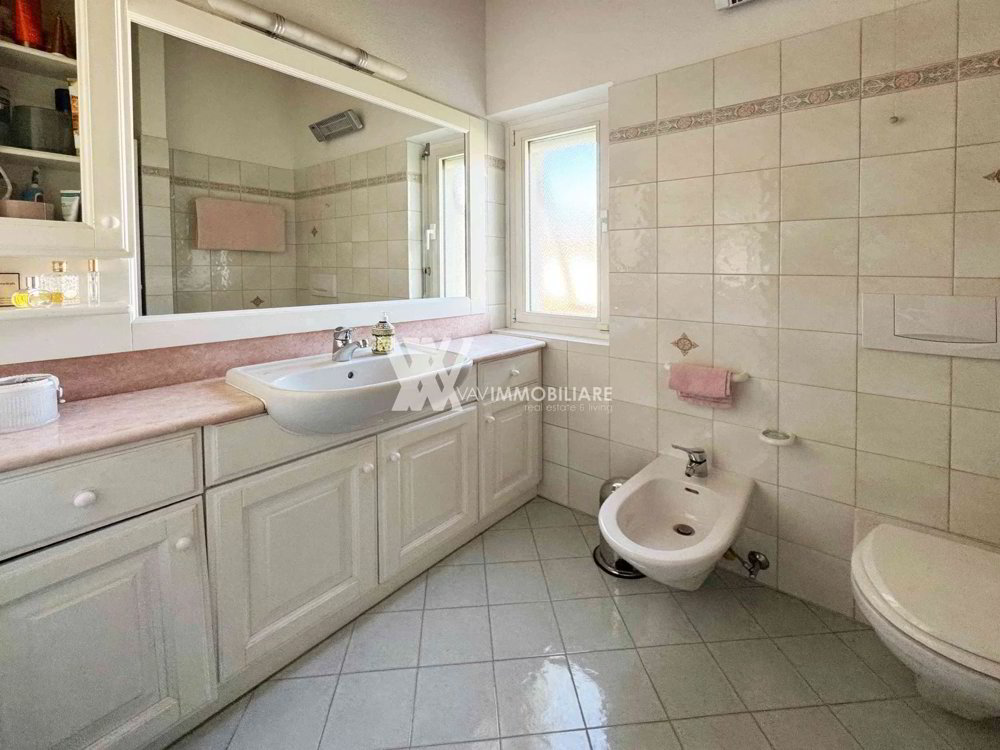 Casa di 7 locali in vendita a Mendrisio - immagine 1/13
