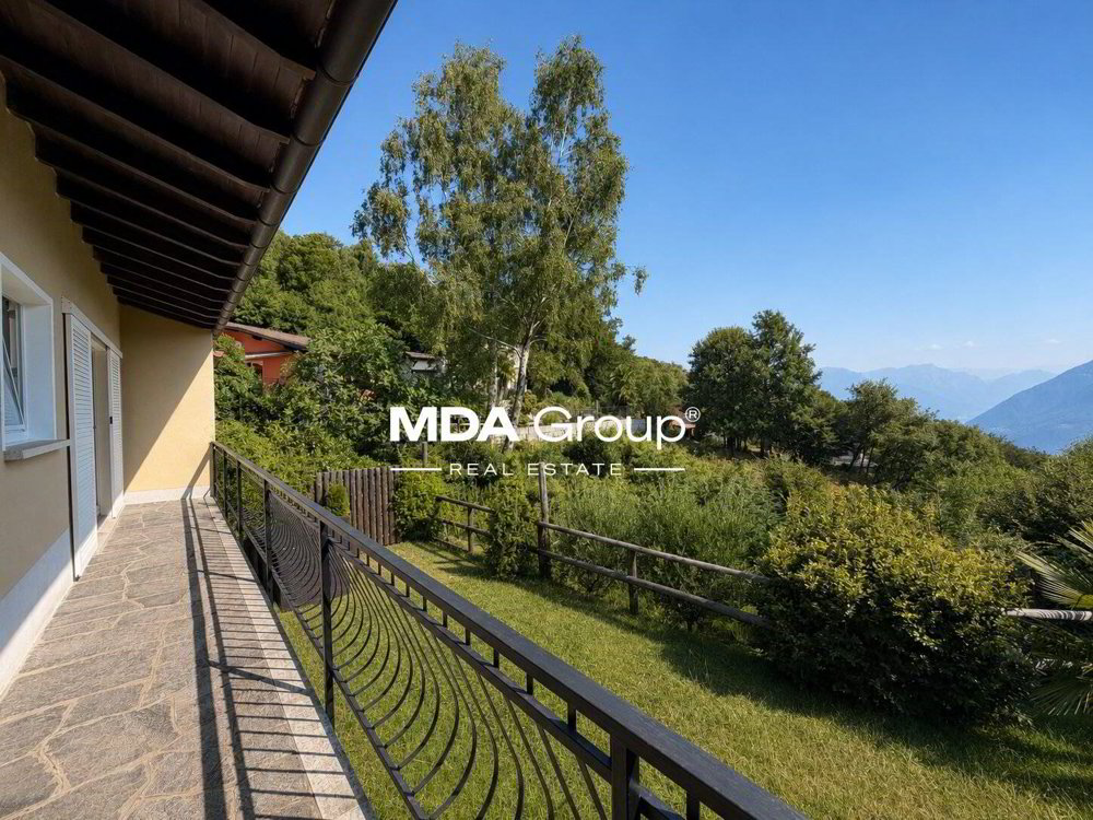 2 rooms House to buy in Carona - image 1/10